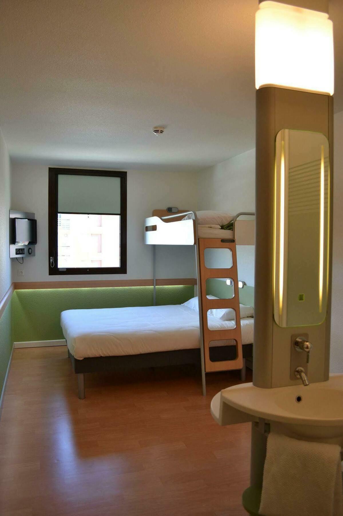 Ibis Budget Sucy En Brie Экстерьер фото